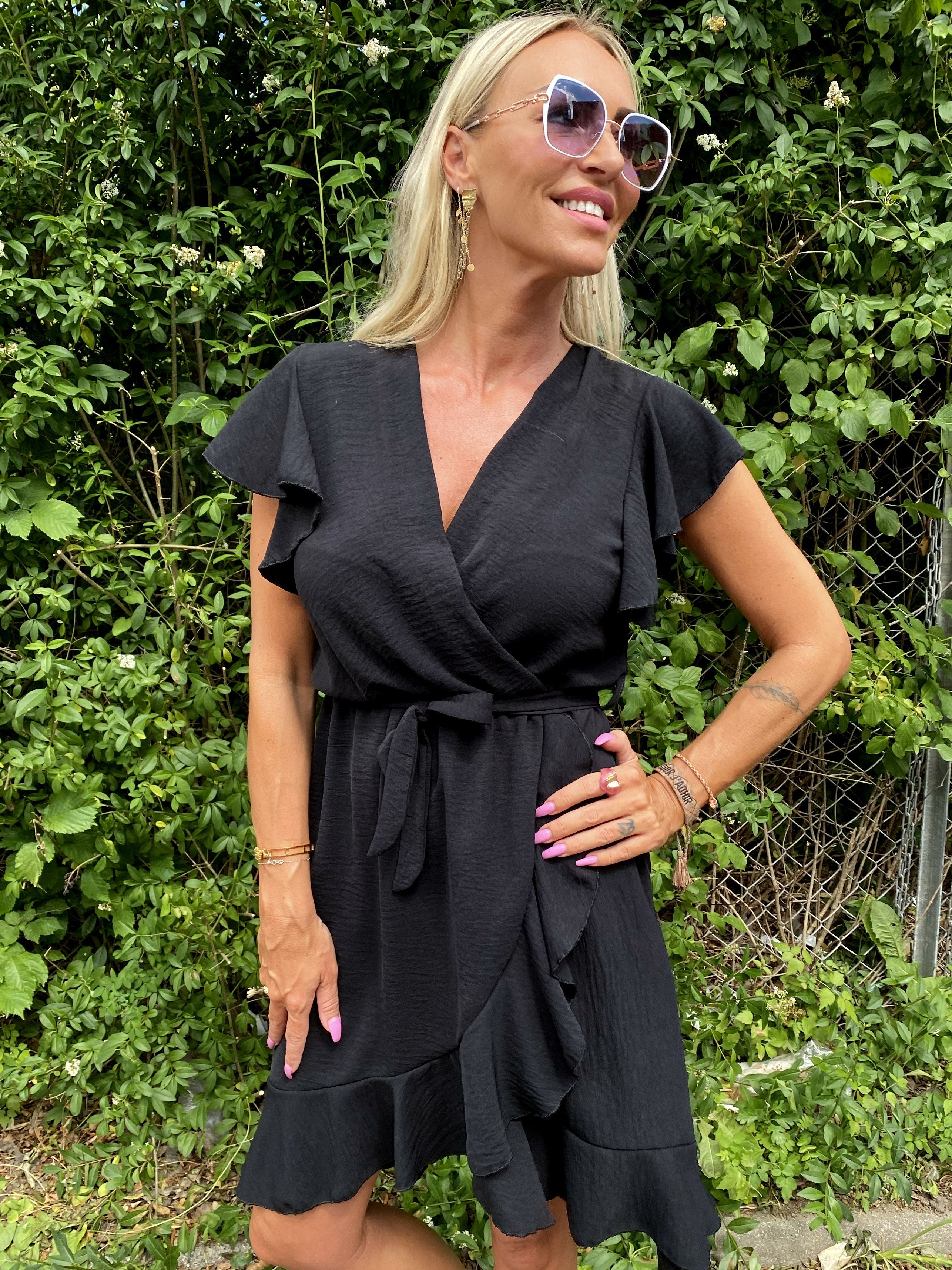 Josefine - Klänning med söta banddetaljer och knytband